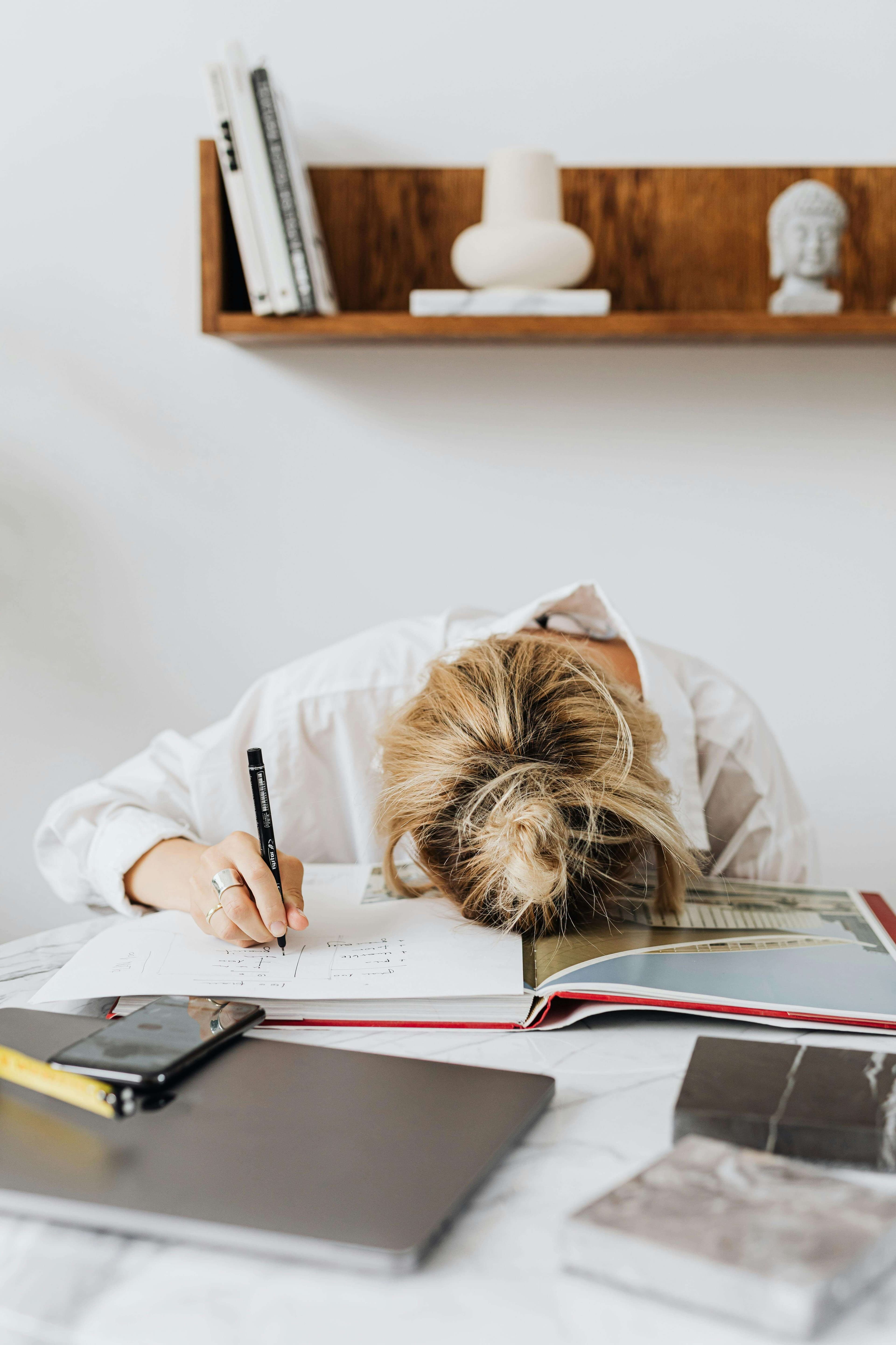 Werknemer met financiële stress